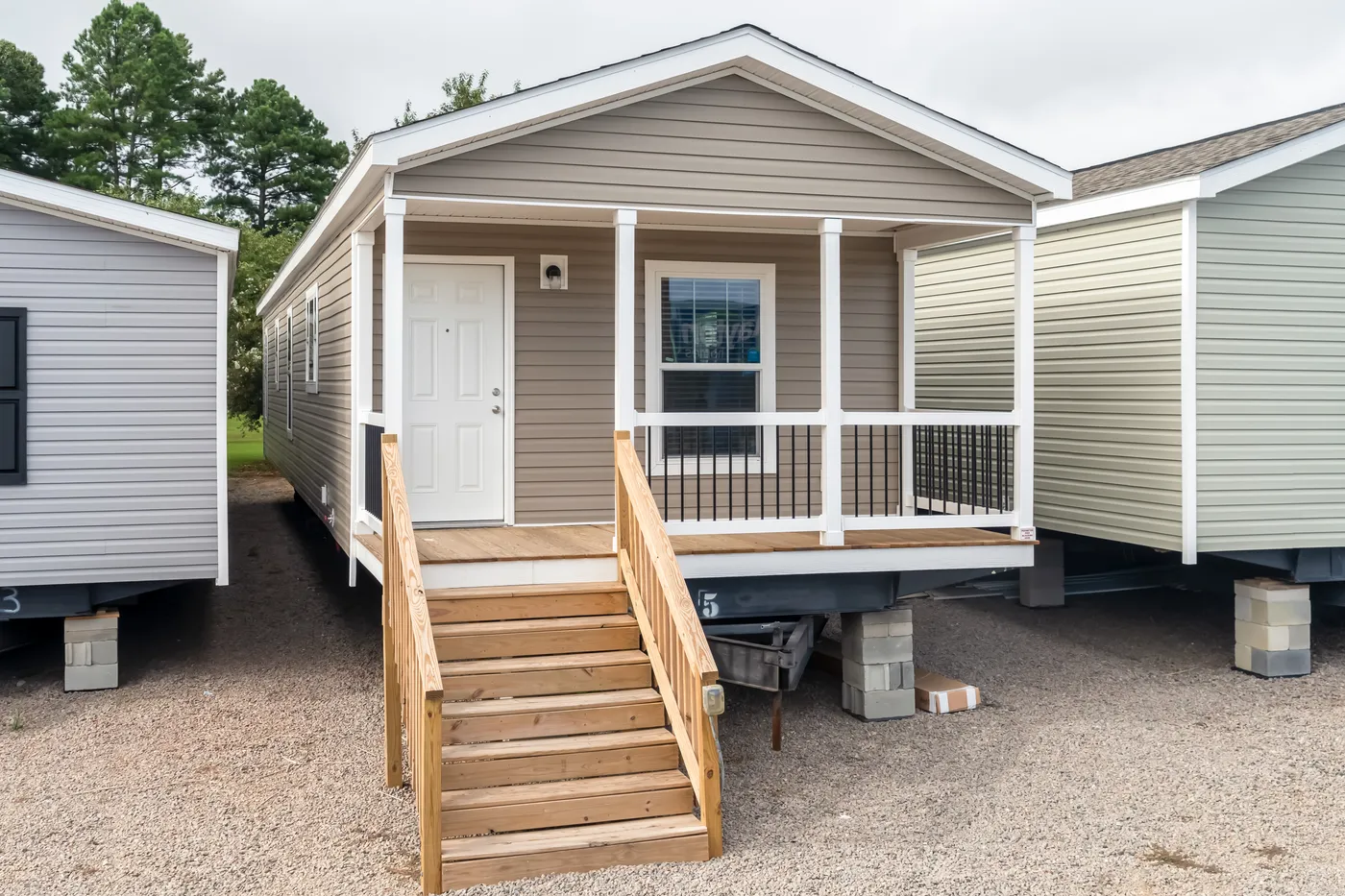 The 4200 "SOUTHPORT" 58'4X16 Exterior. This Manufactured Mobile Home features 2 bedrooms and 2 baths.