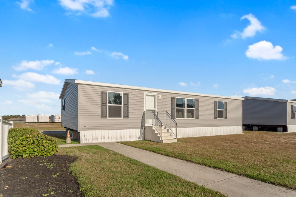 The AMETHYST Exterior. This Manufactured Mobile Home features 3 bedrooms and 2 baths.