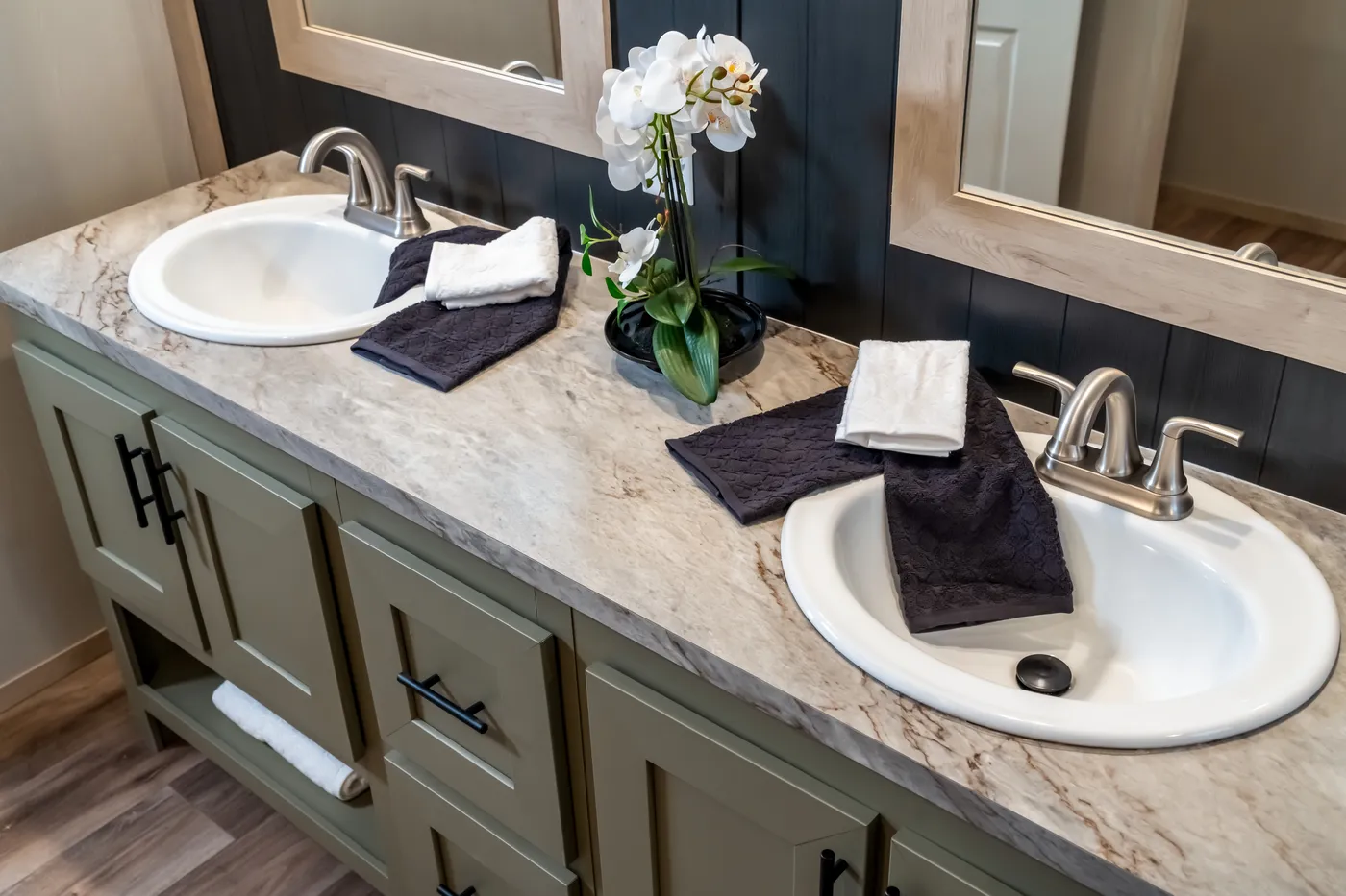 The RAINIER Exterior. This Manufactured Mobile Home features 4 bedrooms and 3 baths.