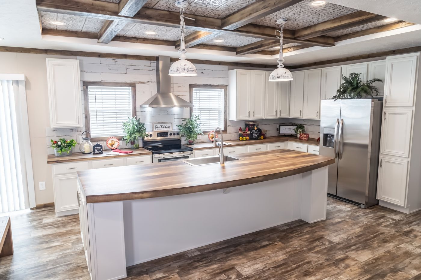 The THE TYRA II Exterior. This Manufactured Mobile Home features 4 bedrooms and 2 baths.