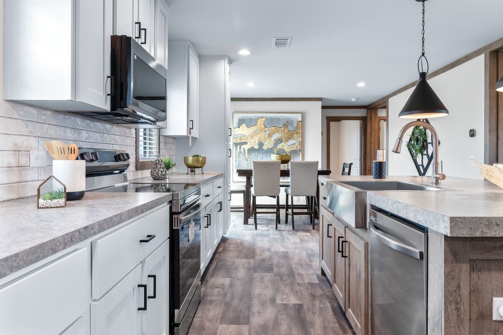 The ISABELLA Exterior. This Manufactured Mobile Home features 3 bedrooms and 2 baths.