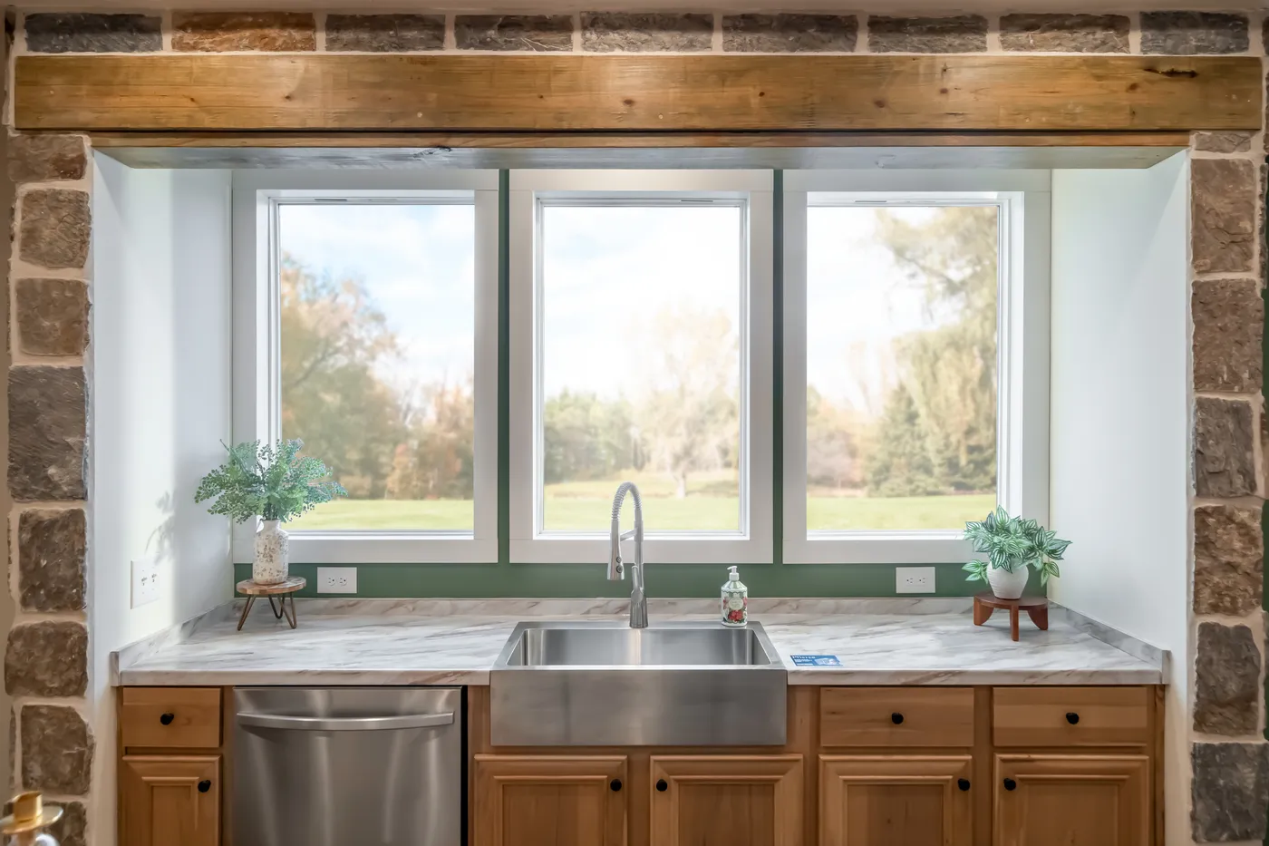 The THE ROCKING CHAIR Exterior. This Manufactured Mobile Home features 3 bedrooms and 2 baths.