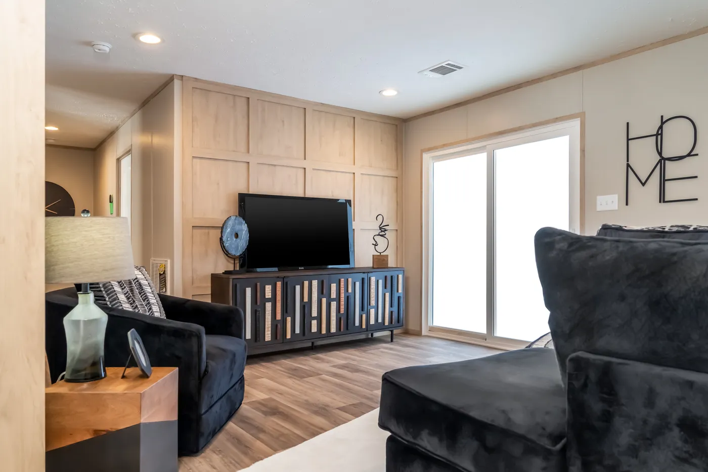 The RAINIER Exterior. This Manufactured Mobile Home features 4 bedrooms and 3 baths.