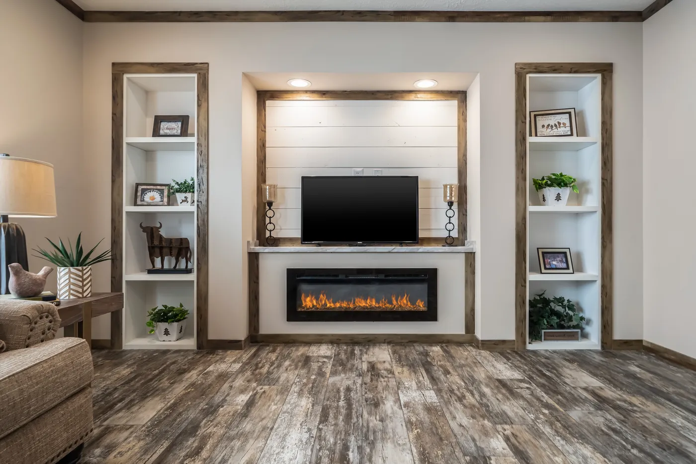 The THE TYRA Exterior. This Manufactured Mobile Home features 4 bedrooms and 2 baths.