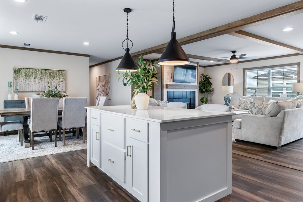 The EVERETT ELITE Exterior. This Manufactured Mobile Home features 4 bedrooms and 3 baths.