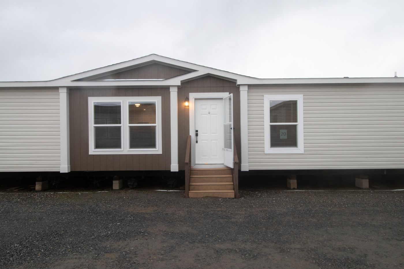 The THE CHOICE Exterior. This Manufactured Mobile Home features 4 bedrooms and 2 baths.