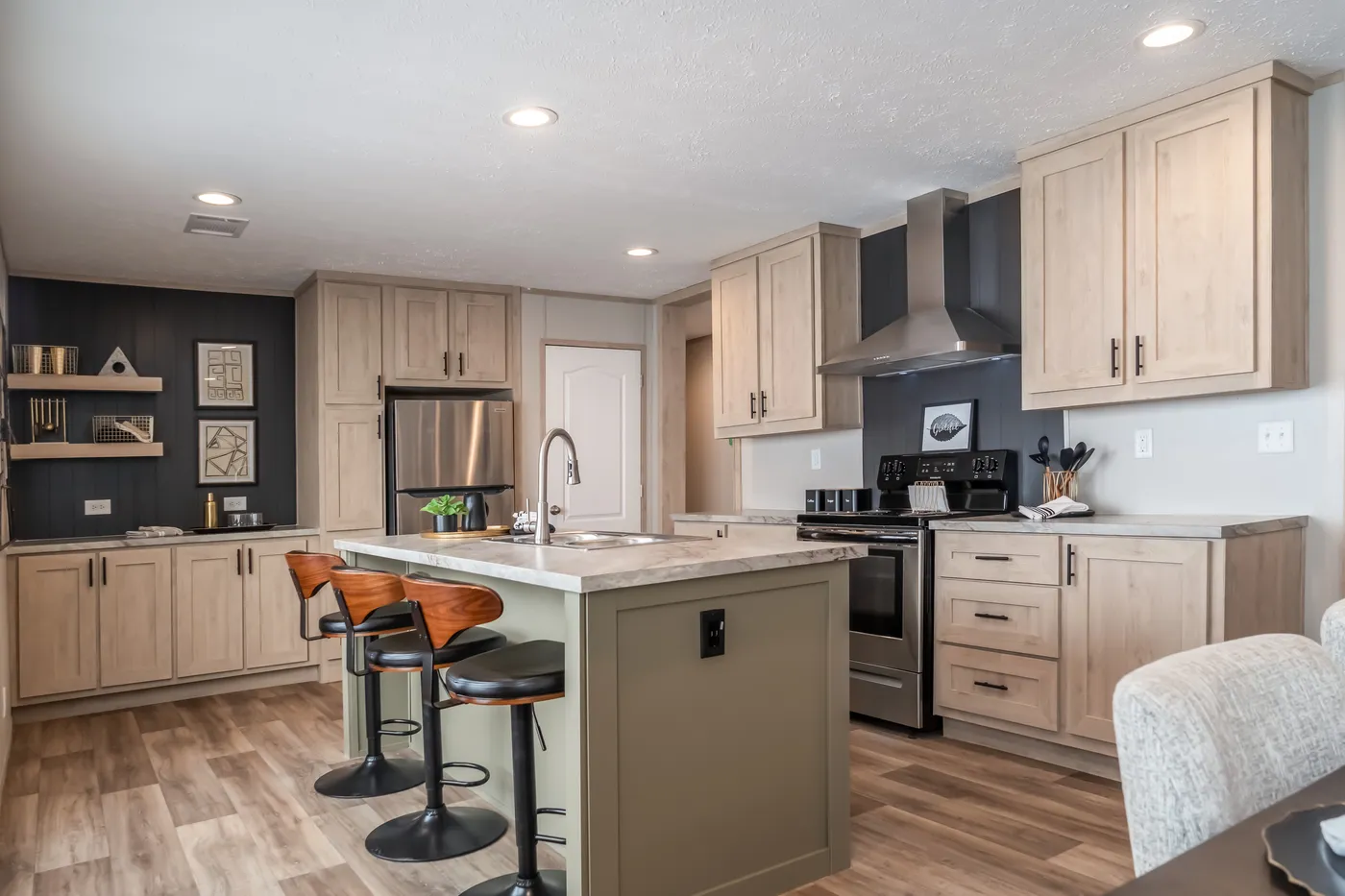 The RAINIER Exterior. This Manufactured Mobile Home features 4 bedrooms and 3 baths.