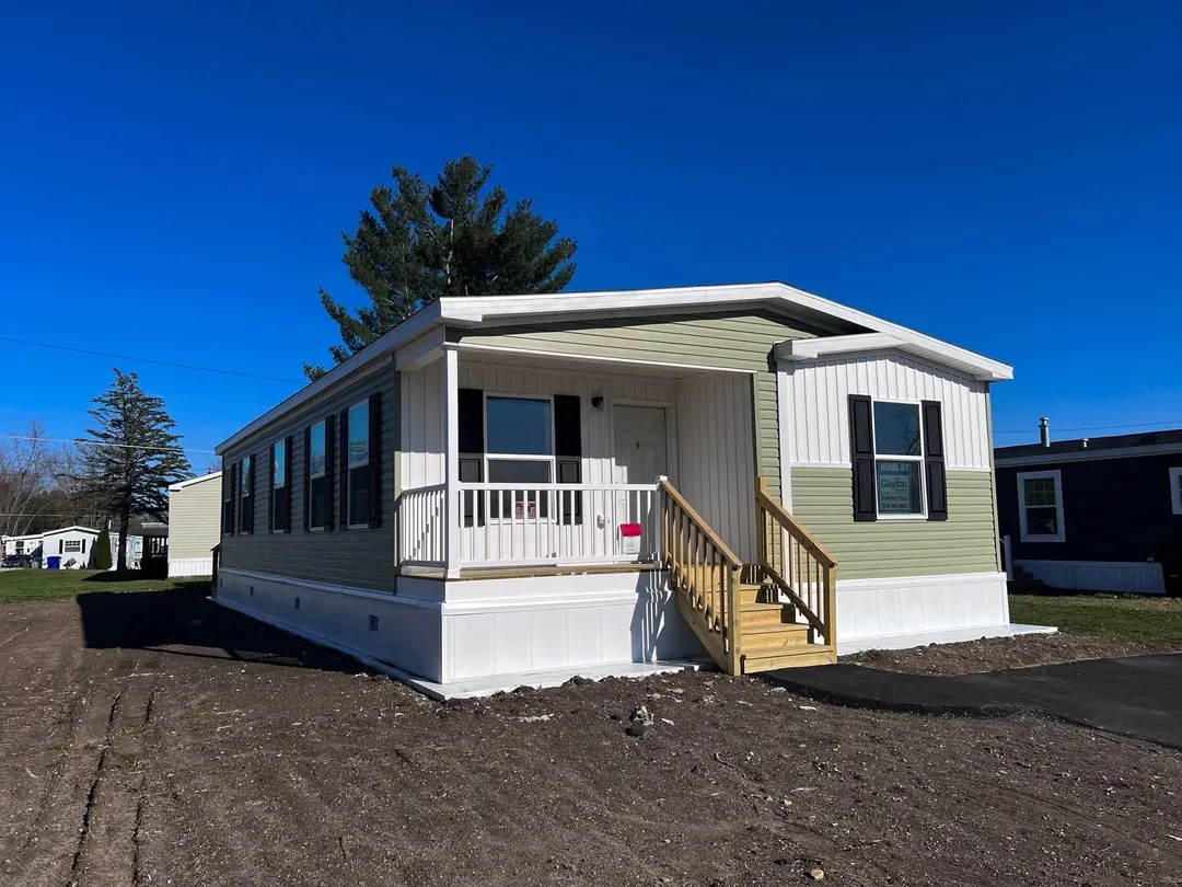 The JADE 48 Exterior. This Manufactured Mobile Home features 3 bedrooms and 2 baths.