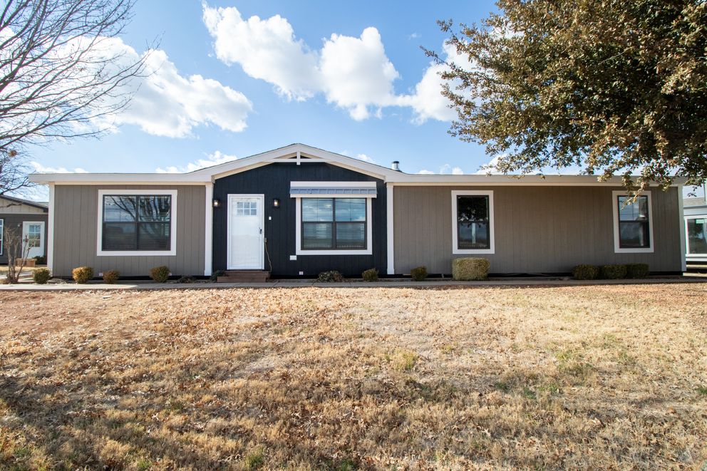 The ISABELLA ELITE Exterior. This Manufactured Mobile Home features 3 bedrooms and 2 baths.