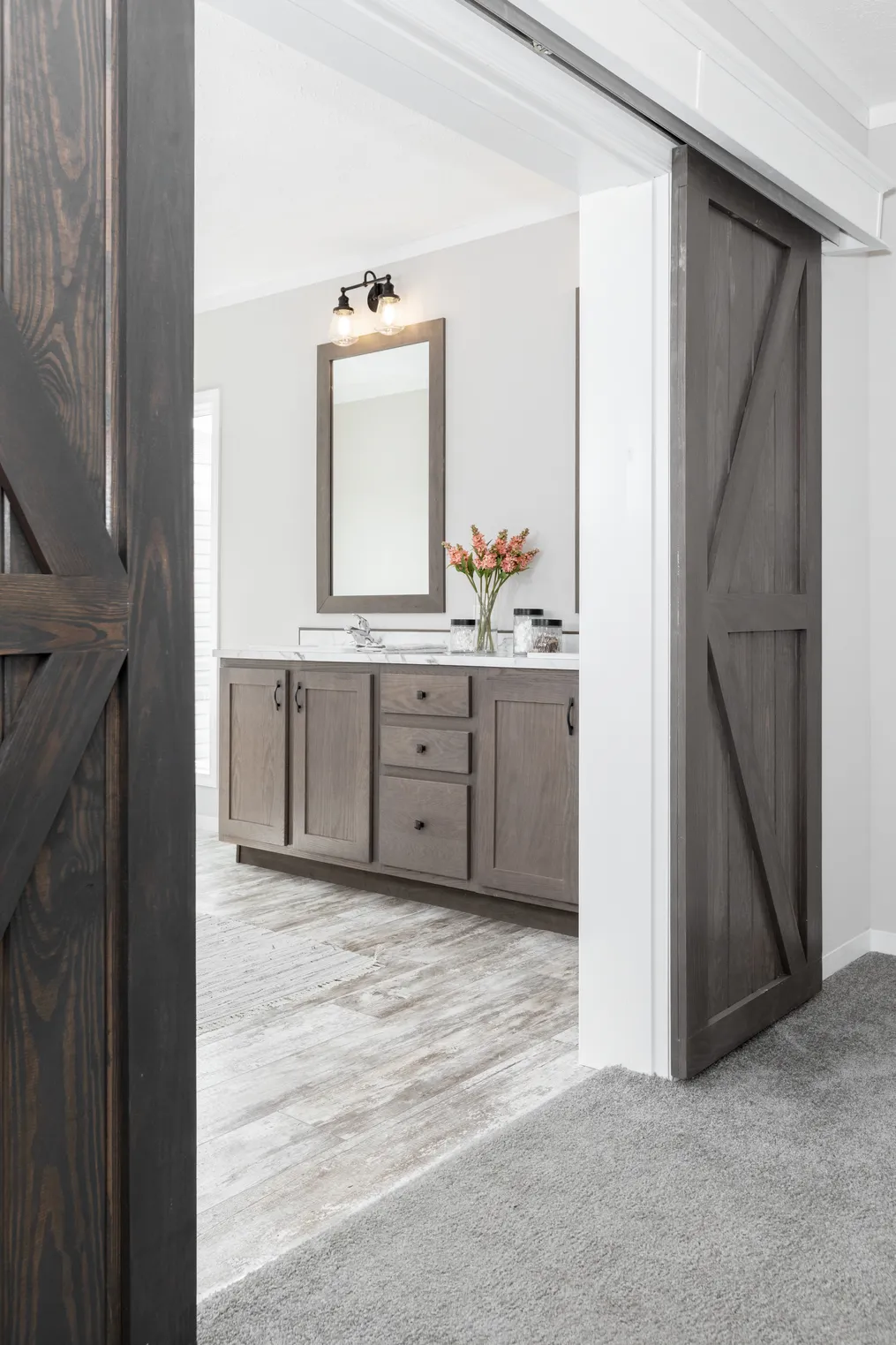 The COUNTRY AIRE Features. This Manufactured Mobile Home features 3 bedrooms and 3 baths.