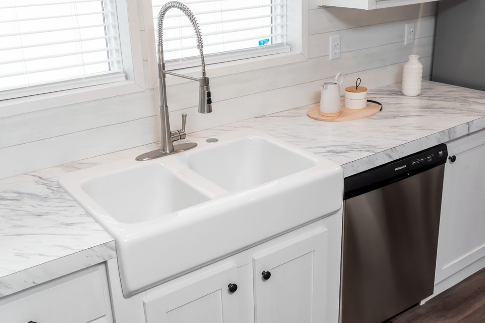 The ISLAND BREEZE 64 Features. This Manufactured Mobile Home features 4 bedrooms and 2 baths.