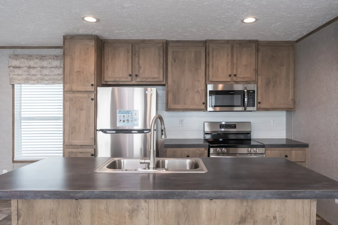 The LAKESIDE COTTAGE Floor Plan. This Manufactured Mobile Home features 1 bedroom and 1 bath.