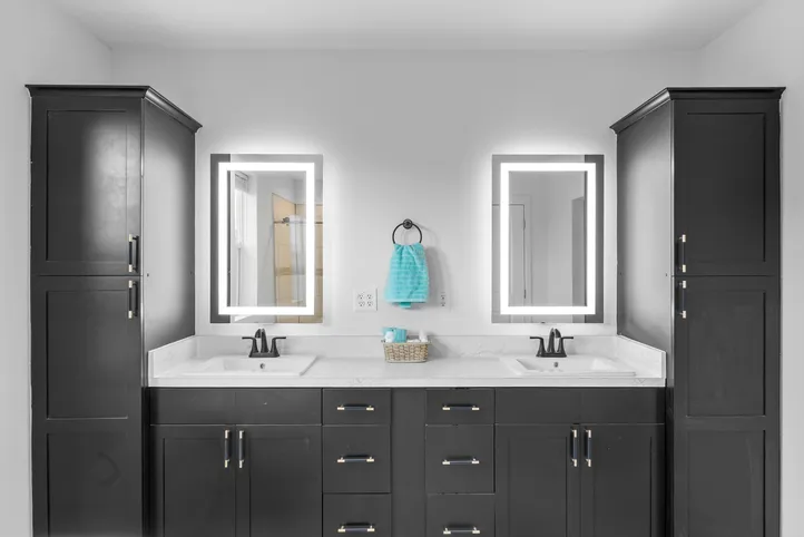 The LULAMAE 3 Primary Bathroom. This Manufactured Mobile Home features 3 bedrooms and 2 baths.