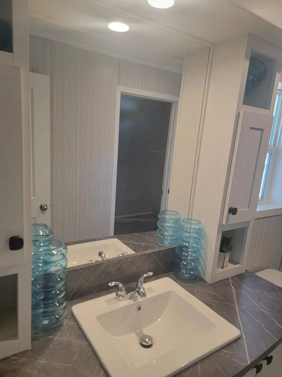 The AMETHYST 52 Guest Bathroom. This Manufactured Mobile Home features 3 bedrooms and 2 baths.