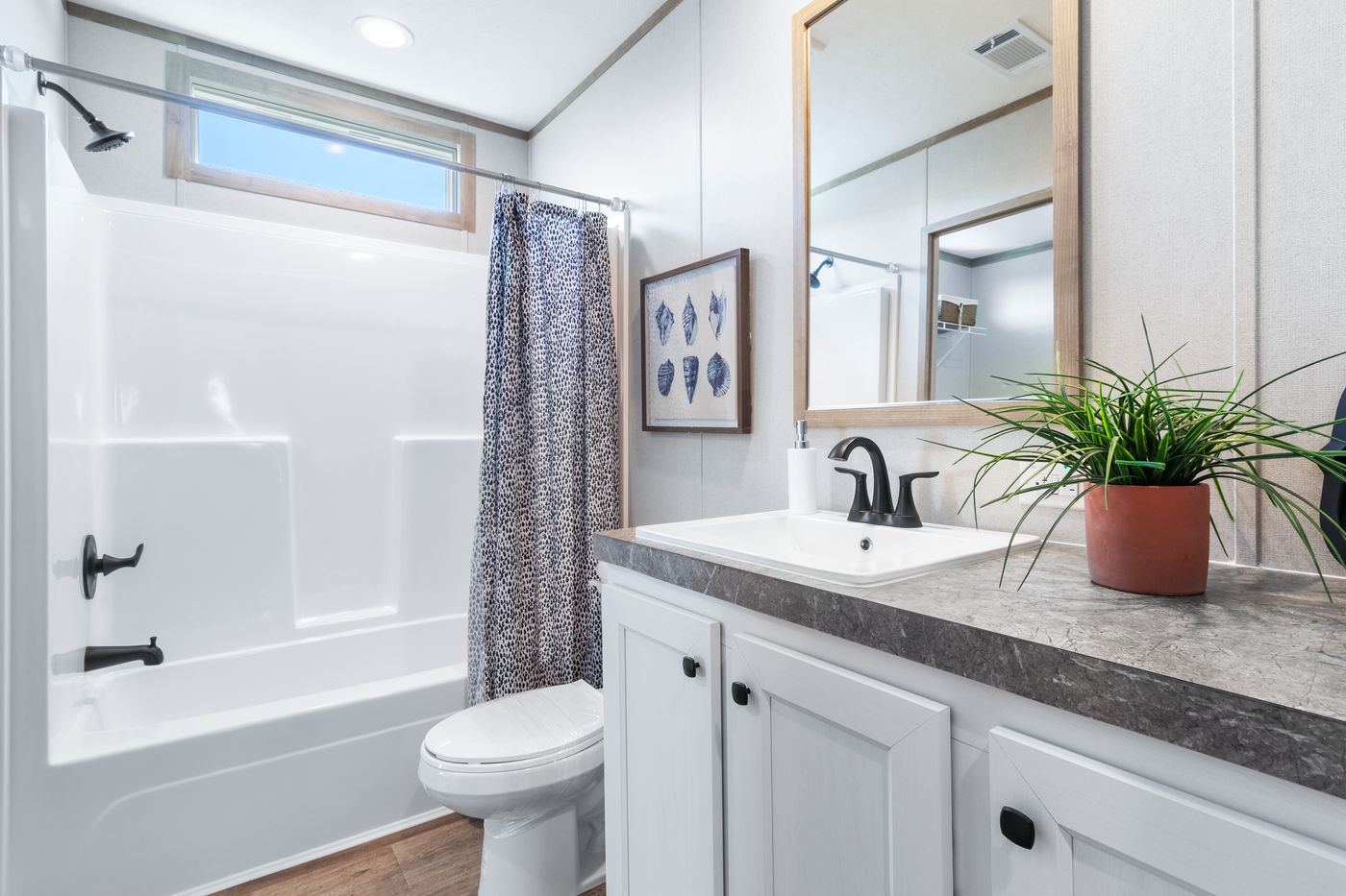 The PT 78 Guest Bathroom. This Manufactured Mobile Home features 3 bedrooms and 2 baths.