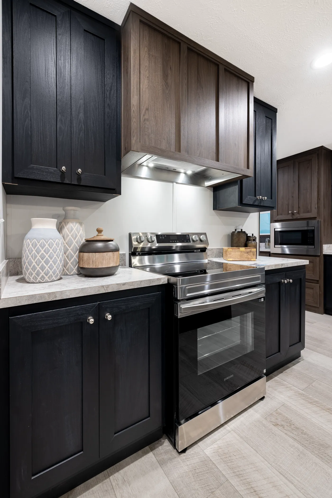 The CRESTWOOD Kitchen. This Manufactured Mobile Home features 3 bedrooms and 2 baths.