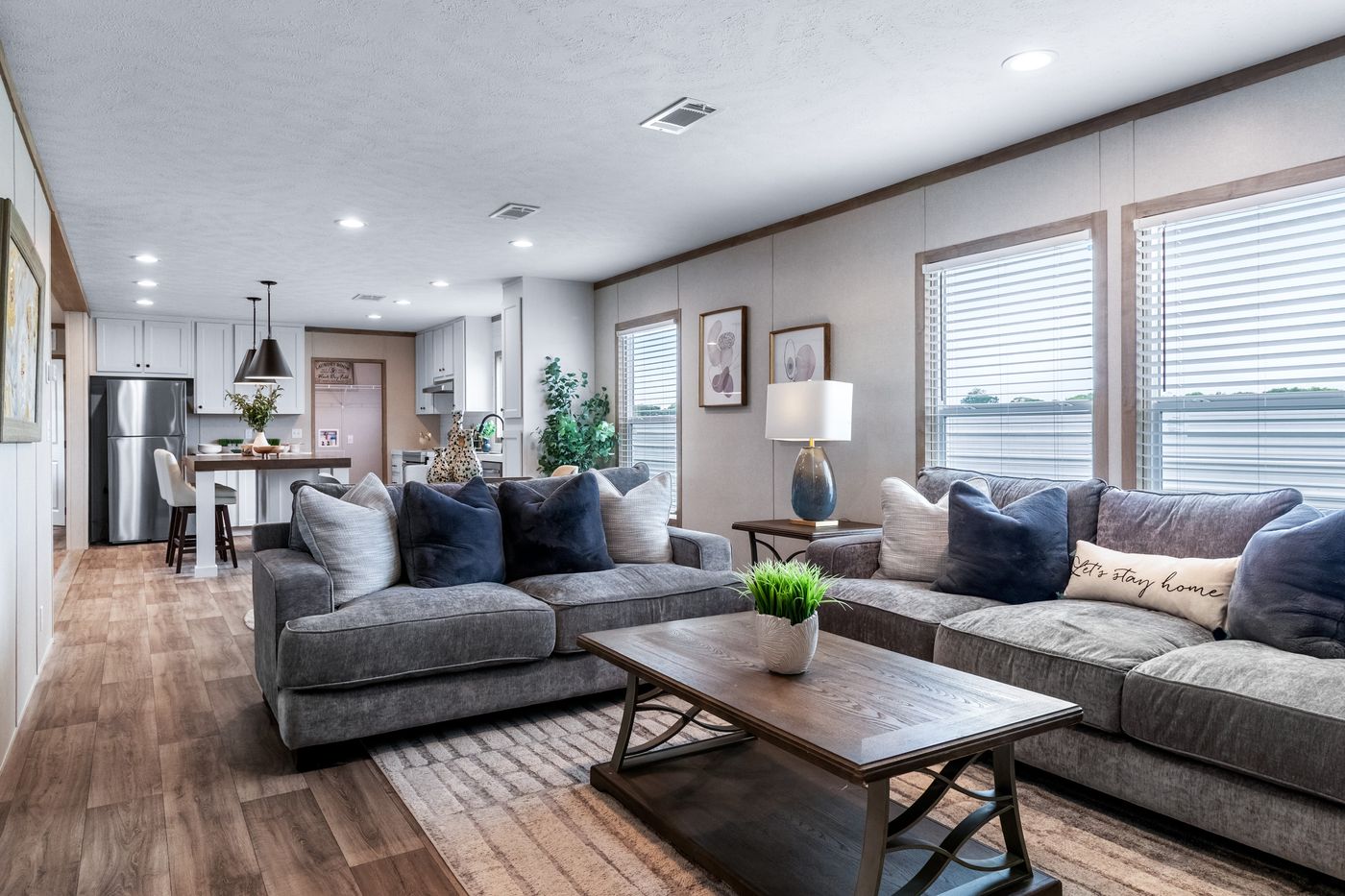The THE CHOICE Den. This Manufactured Mobile Home features 4 bedrooms and 2 baths.