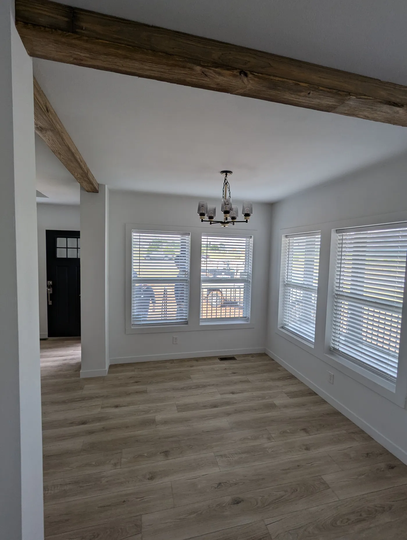The LULABELLE 4 Dining Room. This Manufactured Mobile Home features 4 bedrooms and 2.5 baths.