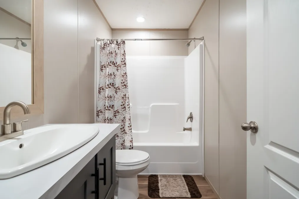 The BOONE Guest Bathroom. This Manufactured Mobile Home features 4 bedrooms and 2 baths.