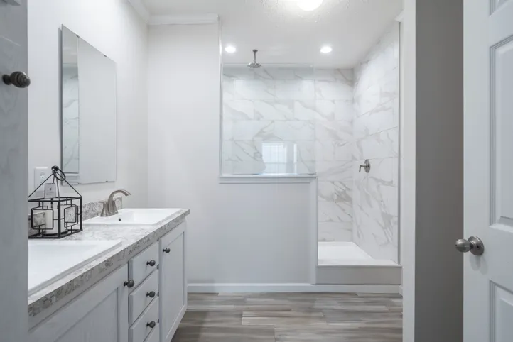 The 3542 MOD 56X28 CAVALIER SELECT Primary Bathroom. This Modular Home features 3 bedrooms and 2 baths.