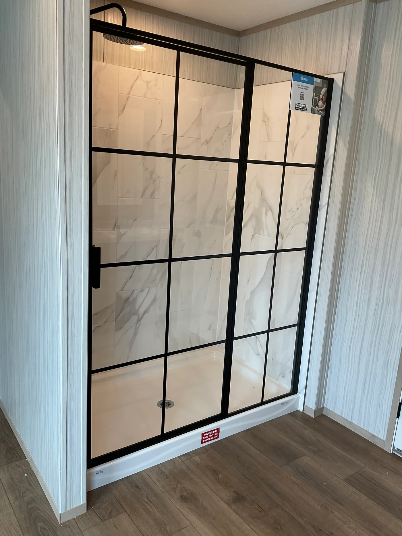 The EMERALD 7228-643 Primary Bathroom. This Manufactured Mobile Home features 4 bedrooms and 2 baths.