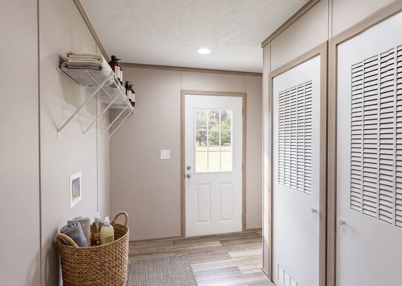 The THE MOUNTAINEER 76 Utility Room. This Manufactured Mobile Home features 4 bedrooms and 2 baths.