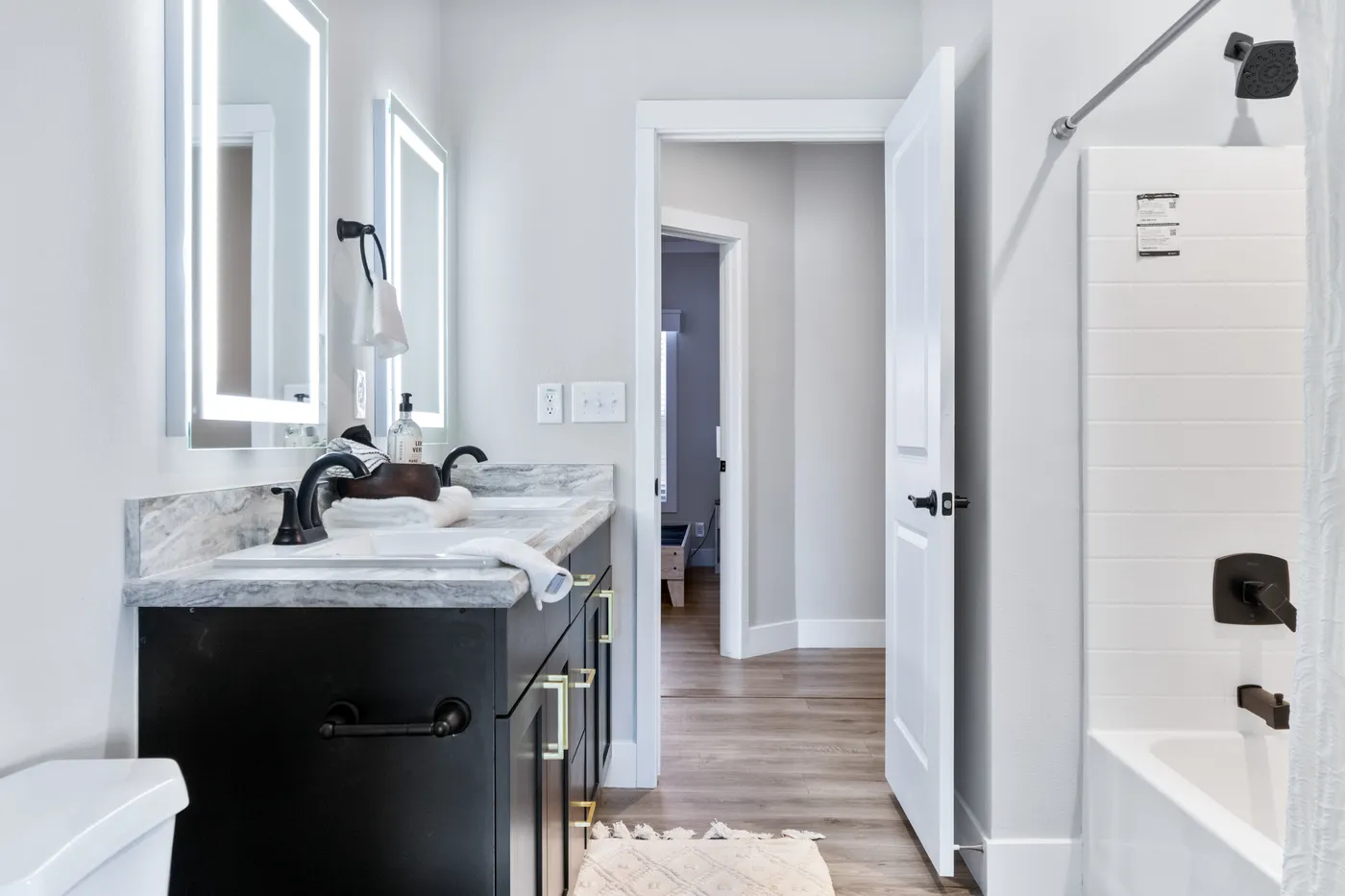 The K4568A Guest Bathroom. This Manufactured Mobile Home features 4 bedrooms and 3 baths.
