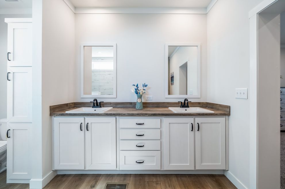 The 3459 HUD 64X28 CAROLINA Primary Bathroom. This Manufactured Mobile Home features 3 bedrooms and 2 baths.