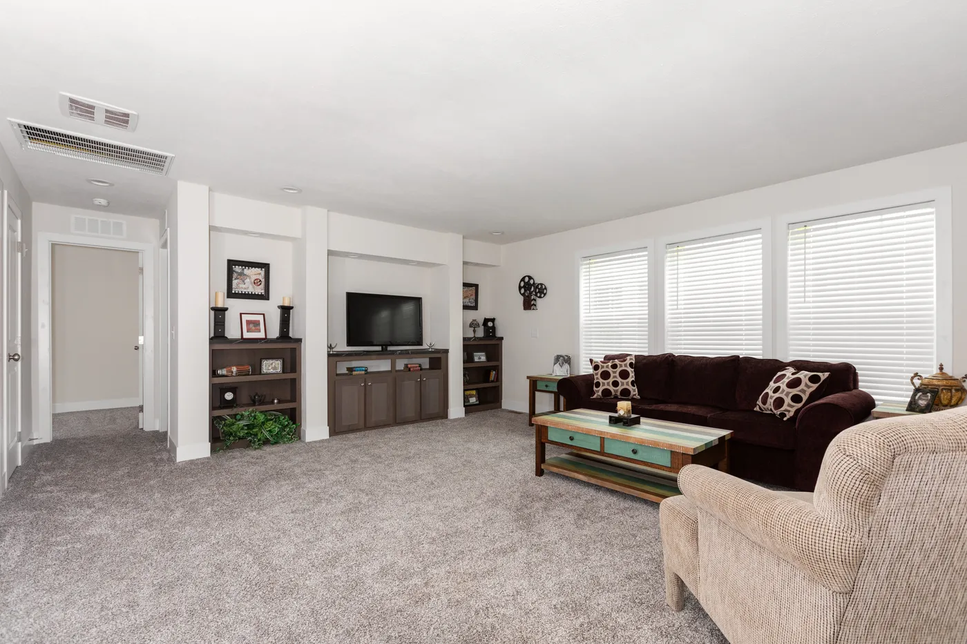 The HILL ST/5628-MS020-1 SECT Living Room. This Manufactured Mobile Home features 3 bedrooms and 2 baths.