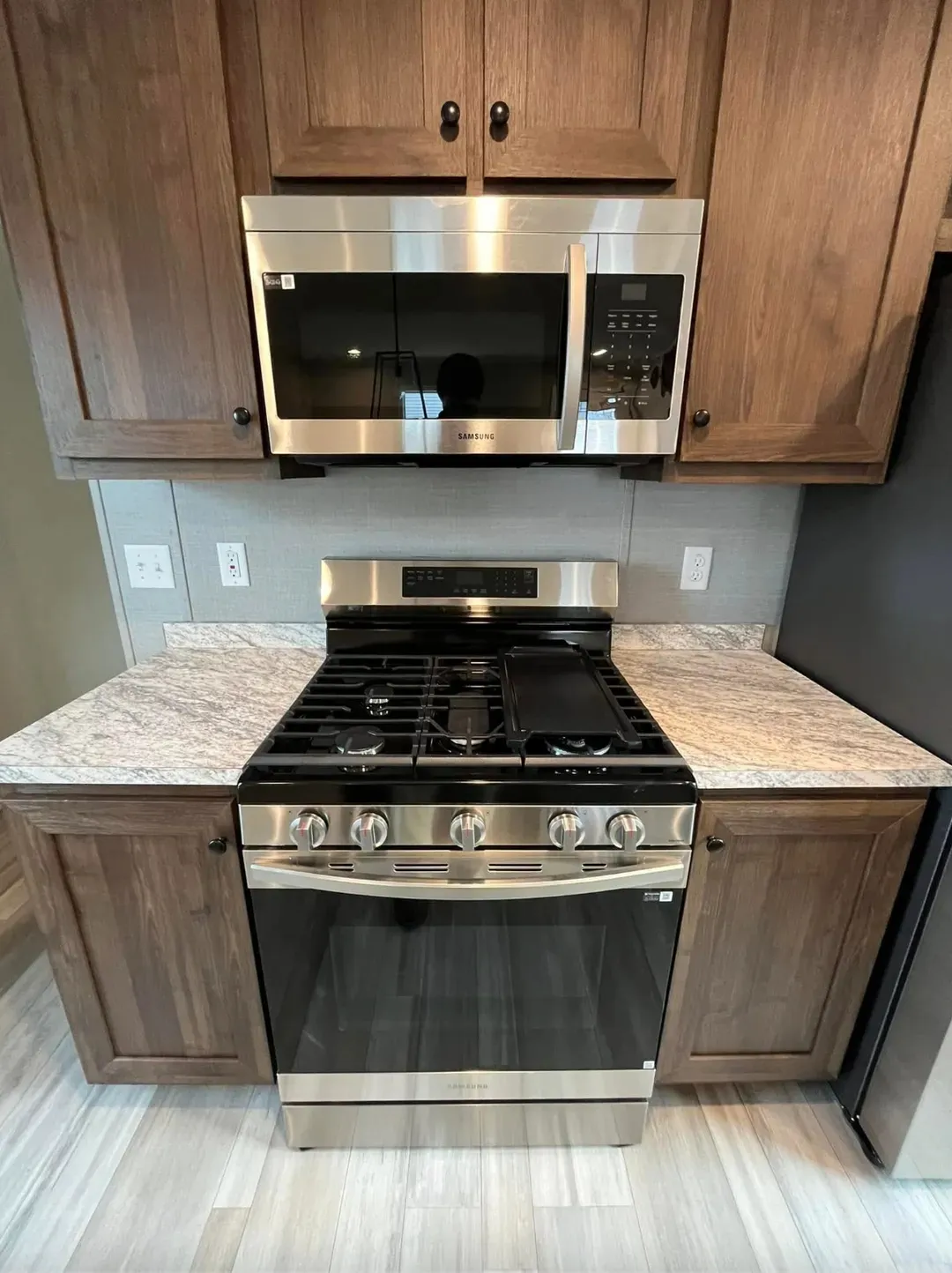 The PERIDOT 60 Kitchen. This Manufactured Mobile Home features 2 bedrooms and 2 baths.