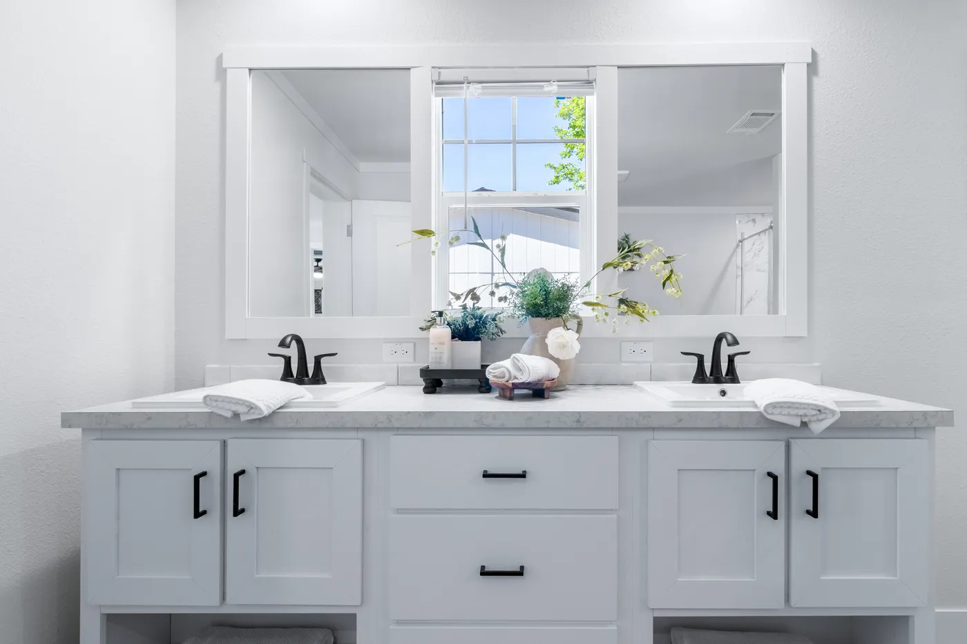 The FARM 4 FLEX ELITE Primary Bathroom. This Manufactured Mobile Home features 4 bedrooms and 3 baths.