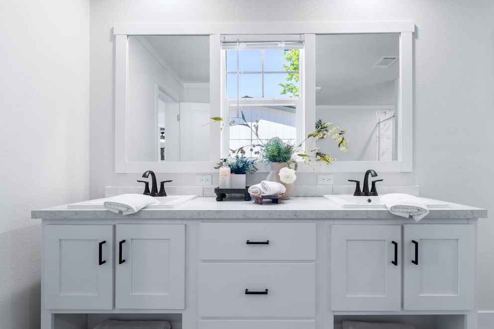 The FARM 4 FLEX ELITE Primary Bathroom. This Manufactured Mobile Home features 4 bedrooms and 3 baths.