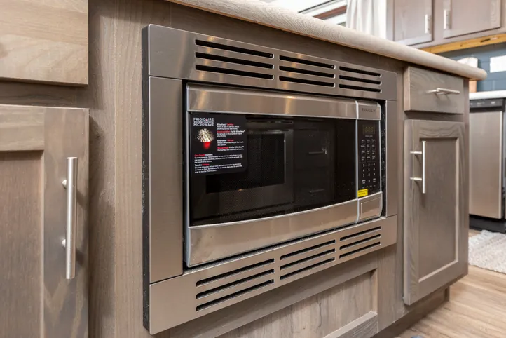 The LEGEND 86 Kitchen. This Manufactured Mobile Home features 3 bedrooms and 2 baths.