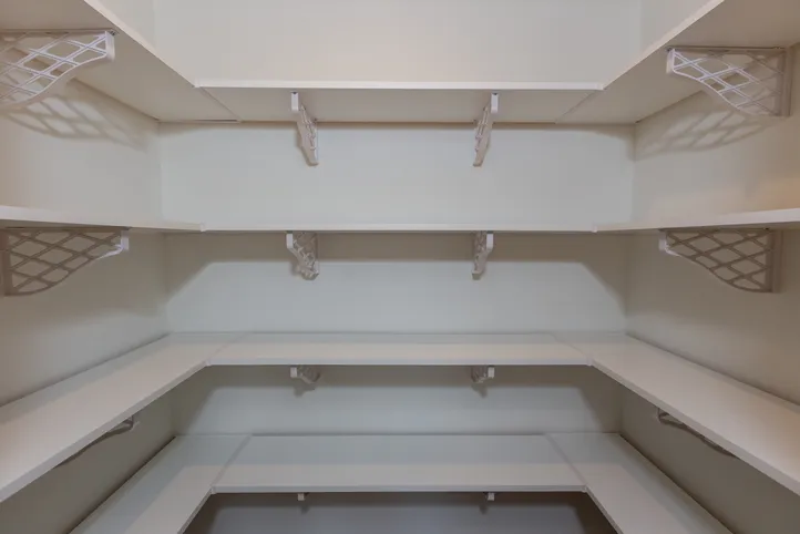 The LEGEND 86 Kitchen. This Manufactured Mobile Home features 3 bedrooms and 2 baths.