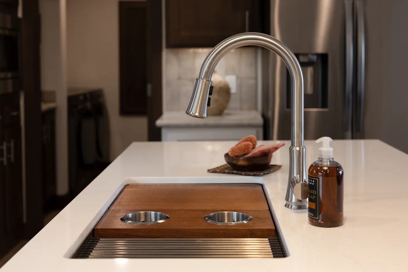 The LEGEND 78 Kitchen. This Manufactured Mobile Home features 3 bedrooms and 2 baths.