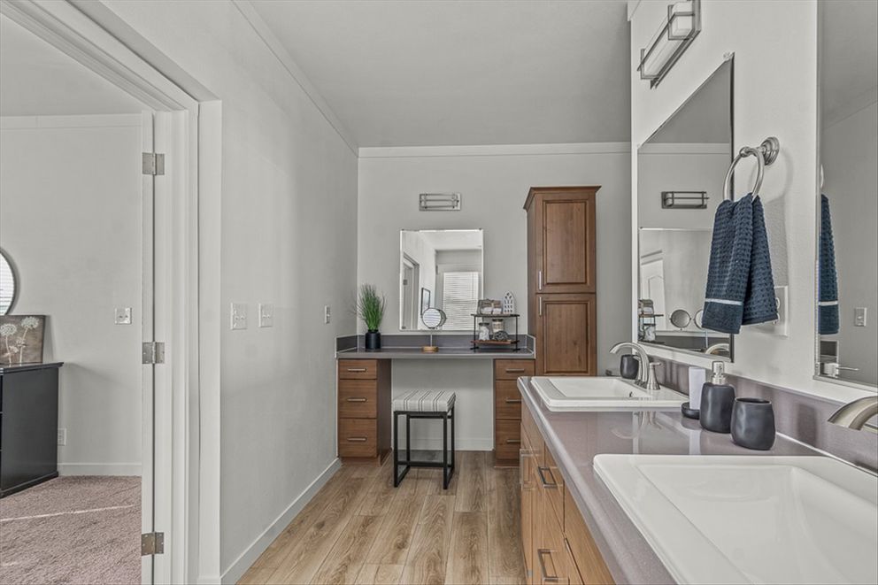 The TU3076A MEGA TUNDRA Primary Bathroom. This Manufactured Mobile Home features 4 bedrooms and 2 baths.