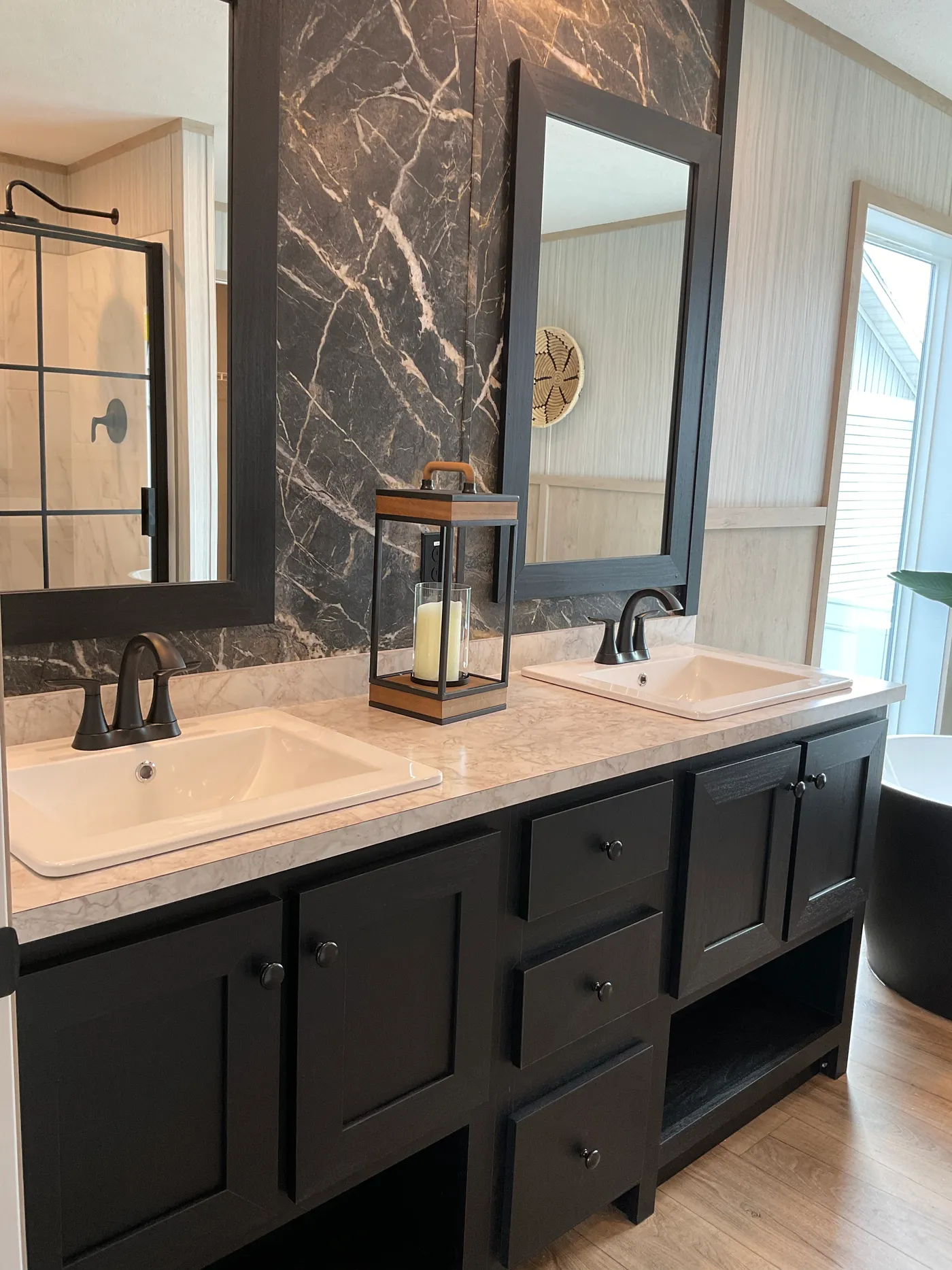 The EMERALD 7228-643 Primary Bathroom. This Manufactured Mobile Home features 4 bedrooms and 2 baths.