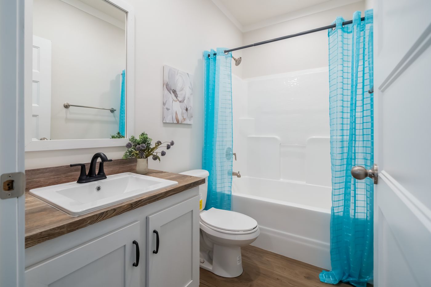 The 3459 HUD 64X28 CAROLINA Guest Bathroom. This Manufactured Mobile Home features 3 bedrooms and 2 baths.
