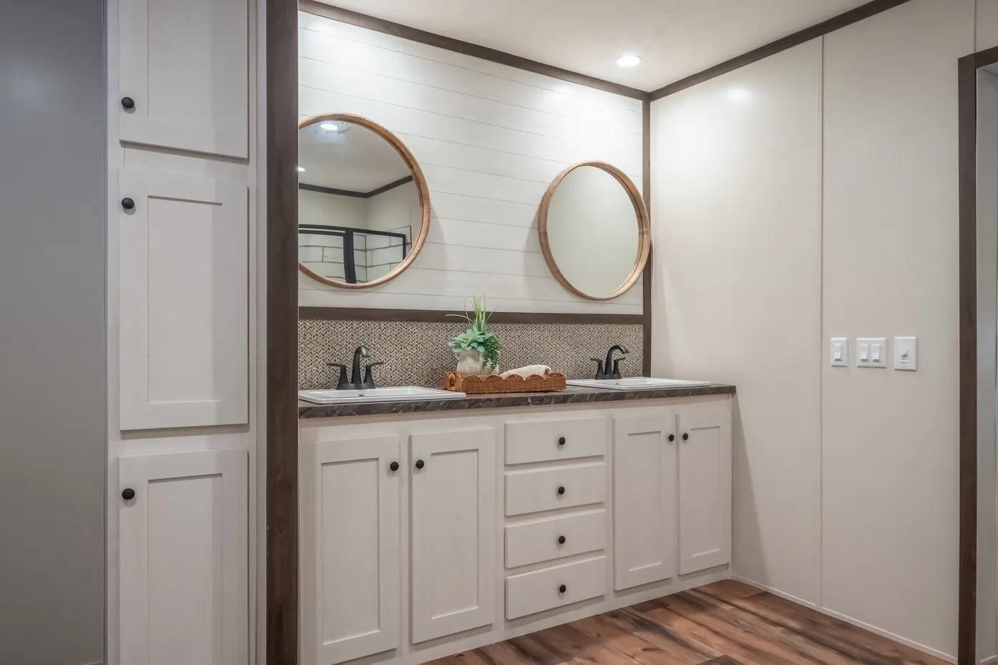 The MOUNTAIN VIEW Primary Bathroom. This Manufactured Mobile Home features 3 bedrooms and 2 baths.