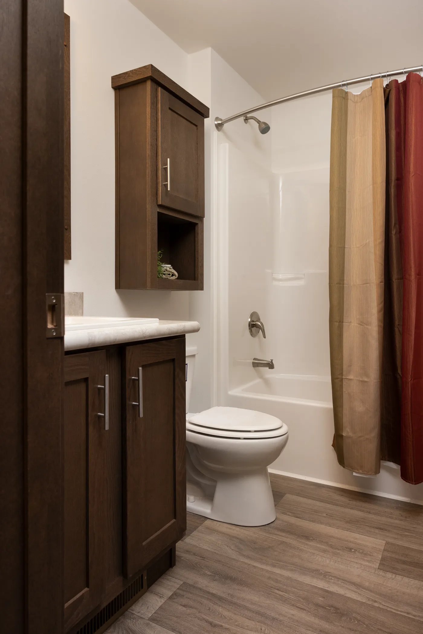 The LEGEND 78 Guest Bathroom. This Manufactured Mobile Home features 3 bedrooms and 2 baths.
