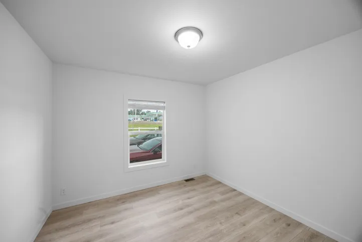 The LULAMAE 3 Guest Bedroom. This Manufactured Mobile Home features 3 bedrooms and 2 baths.