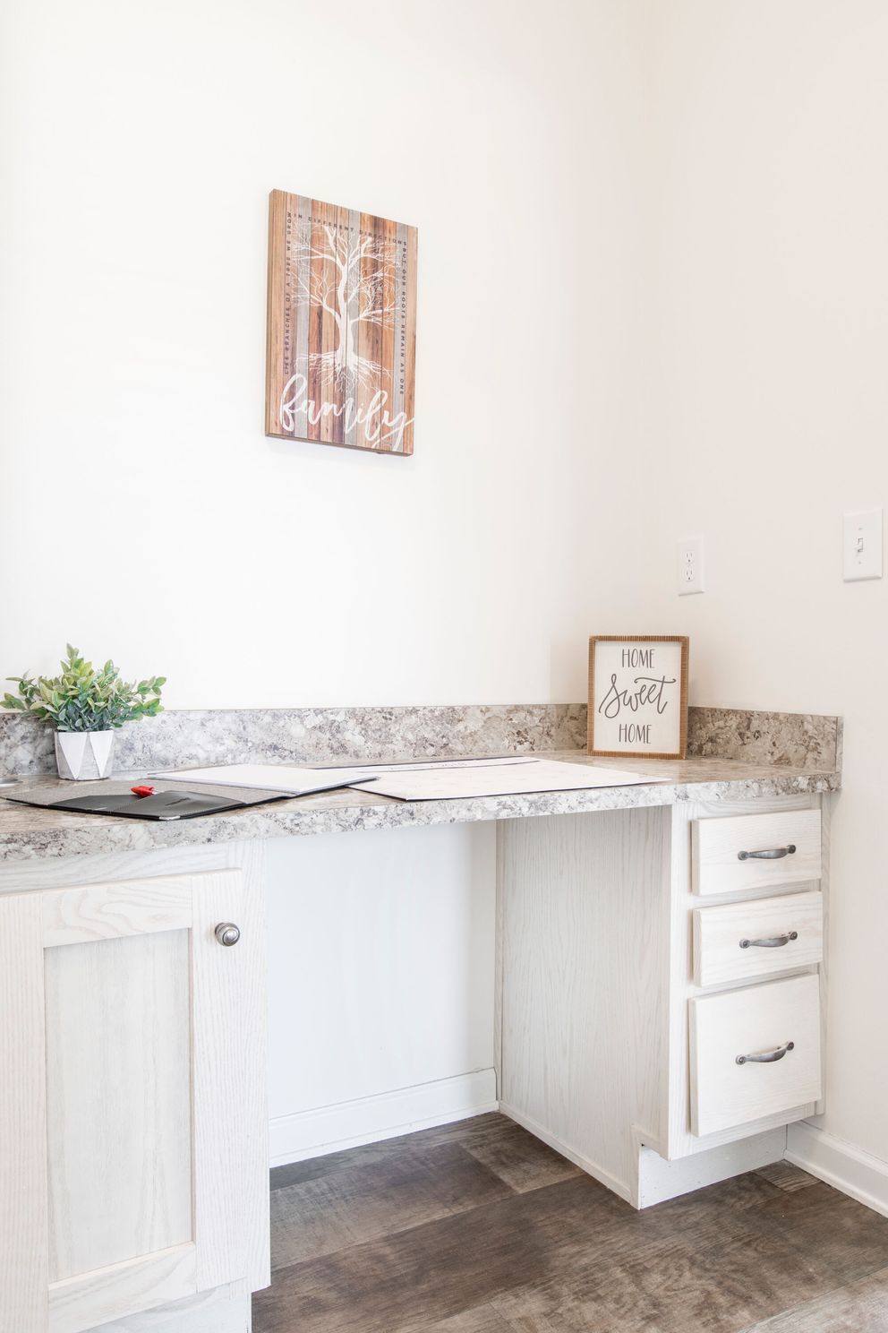 The 1558 JAMESTOWN Study Nook. This Manufactured Mobile Home features 3 bedrooms and 2 baths.