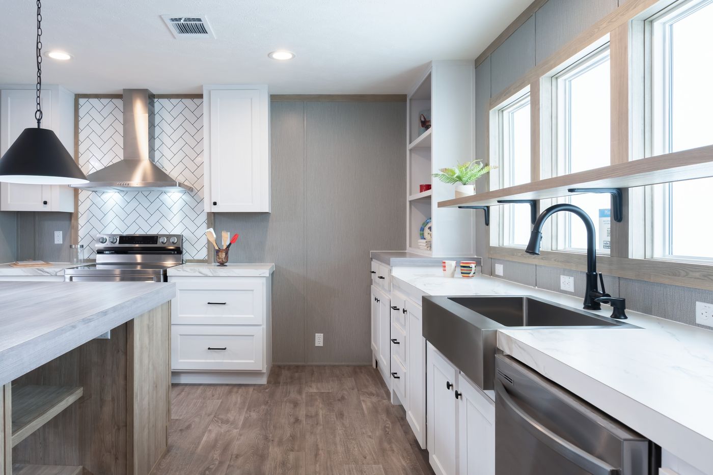 The BLUEBONNET BREEZE Kitchen. This Manufactured Mobile Home features 3 bedrooms and 2 baths.