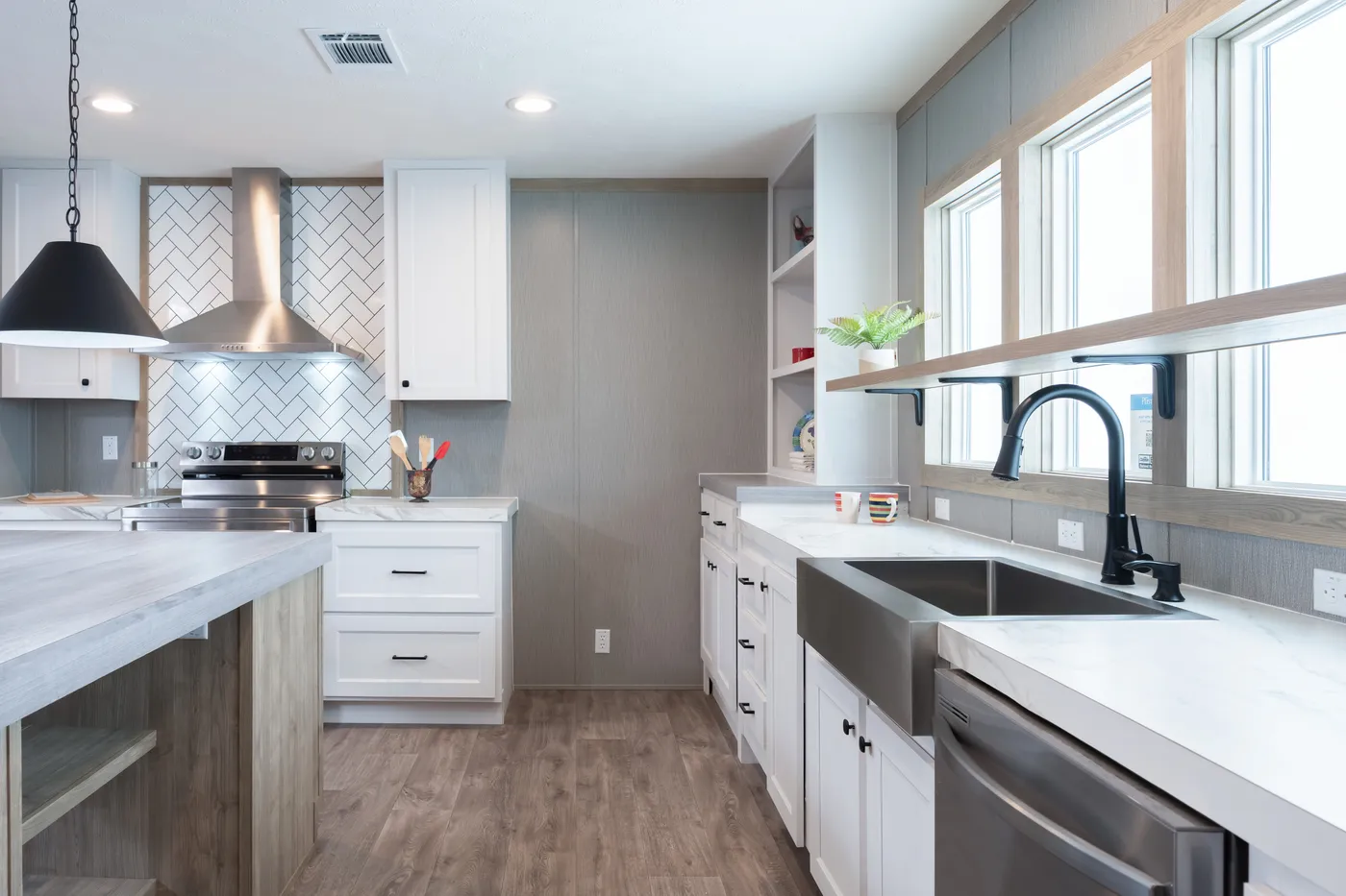 The BLUEBONNET BREEZE Kitchen. This Manufactured Mobile Home features 3 bedrooms and 2 baths.