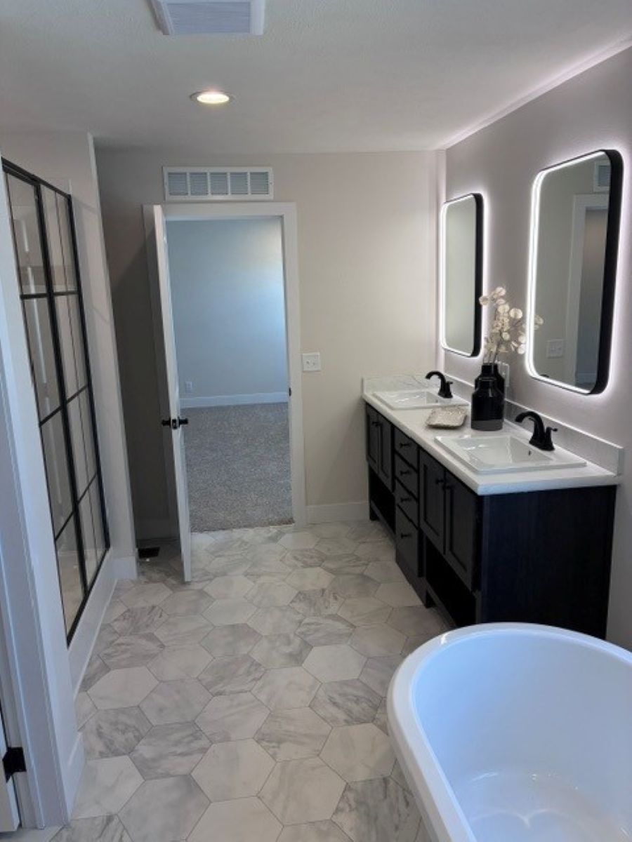 The PIONEER ST 6030-MS064 SECT Primary Bathroom. This Manufactured Mobile Home features 3 bedrooms and 2 baths.