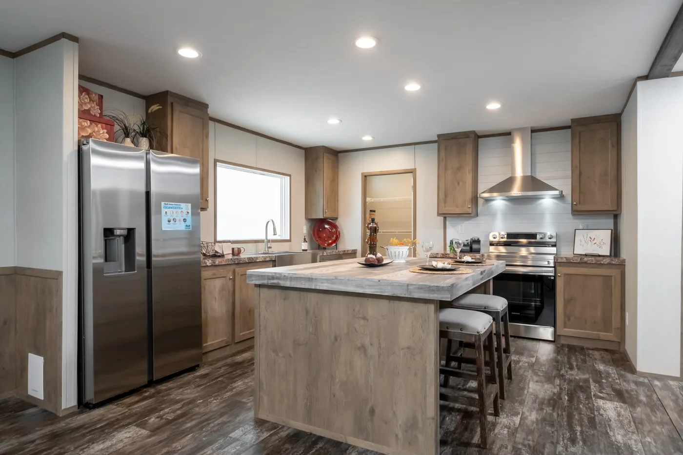 The BELLA VISTA Exterior. This Manufactured Mobile Home features 3 bedrooms and 2 baths.