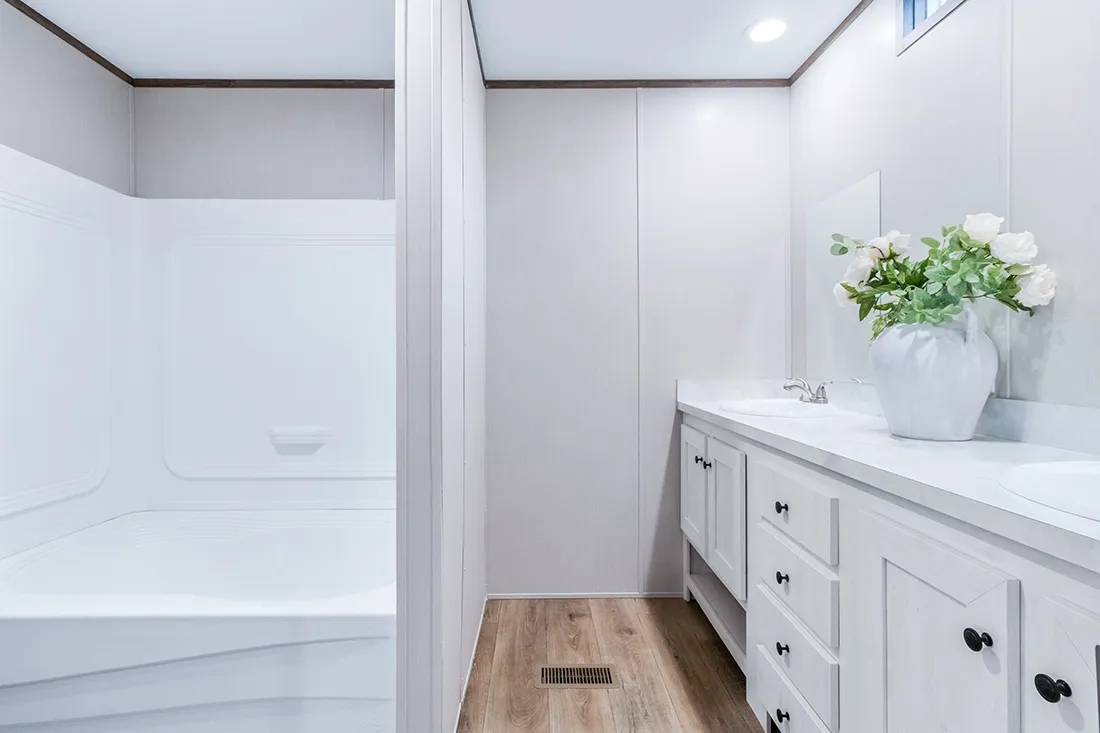 The SELECT 16723I Primary Bathroom. This Manufactured Mobile Home features 3 bedrooms and 2 baths.