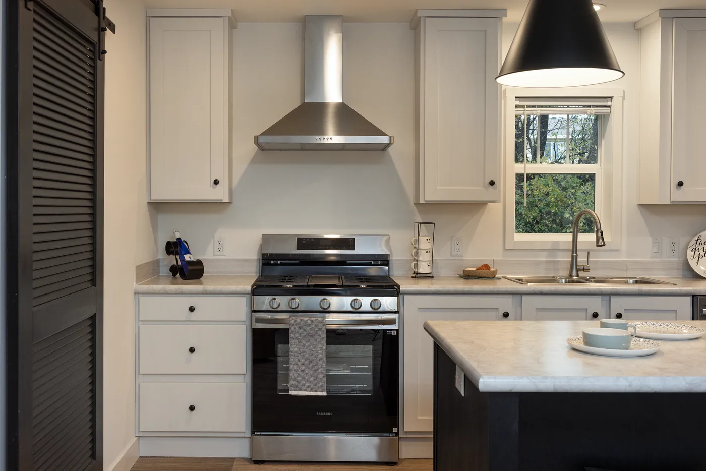 The HEY JUDE Kitchen. This Manufactured Mobile Home features 4 bedrooms and 2 baths.