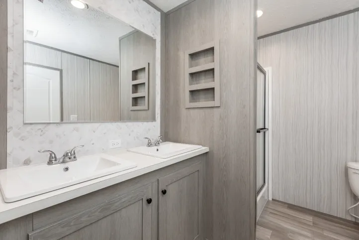 The BLAZER 66 F Primary Bathroom. This Manufactured Mobile Home features 3 bedrooms and 2 baths.
