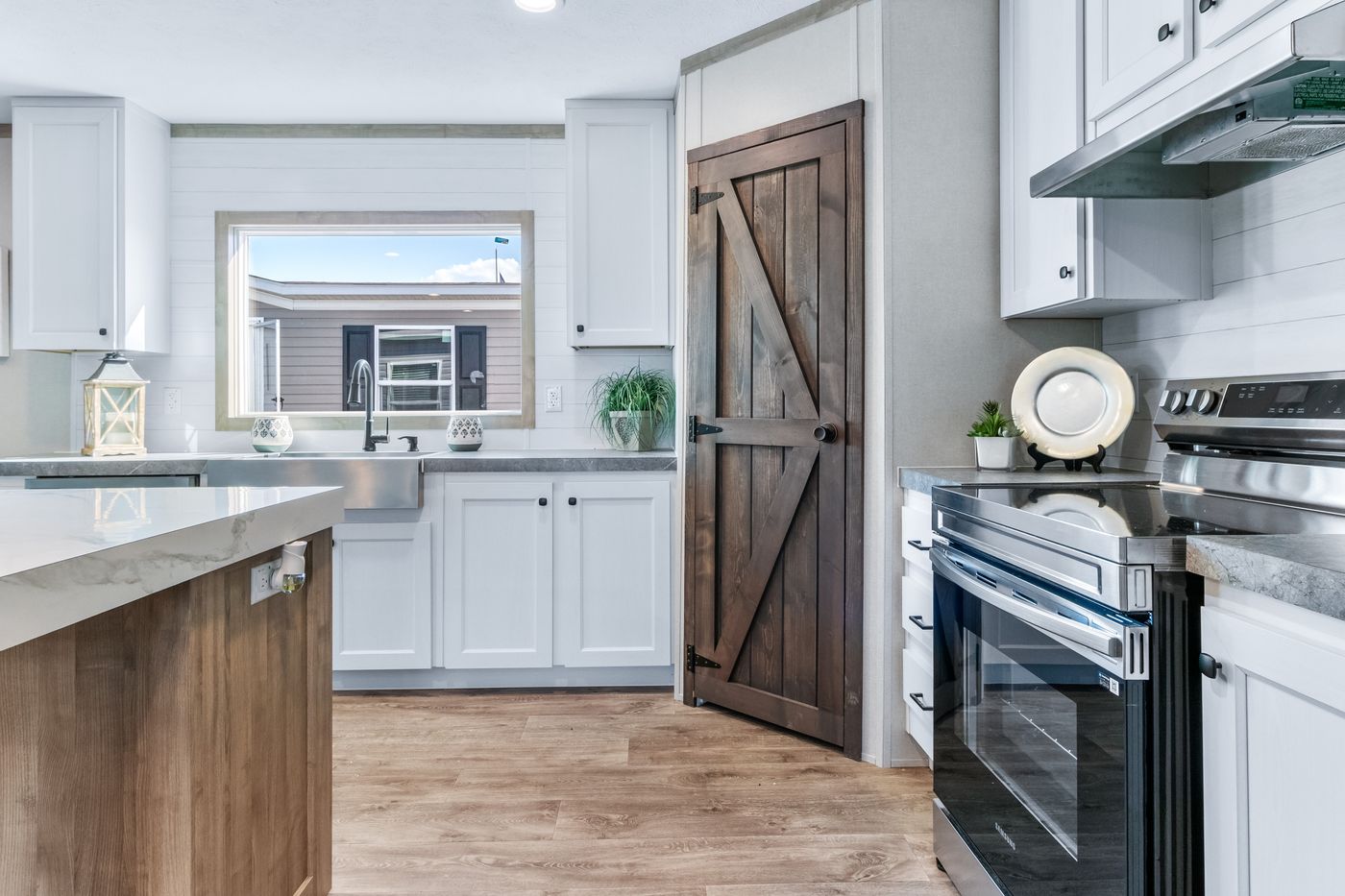 The PT 78 Kitchen. This Manufactured Mobile Home features 3 bedrooms and 2 baths.